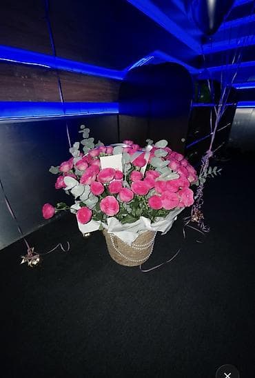 арка для цветов: Авторская цветочная композиция в корзине: сотни плотных бутонов — 2