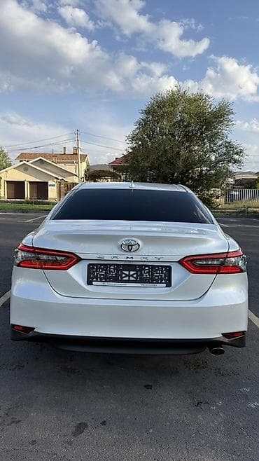 Транспорт: Toyota Camry: 2023 г., Автомат, Бензин, Седан — 5