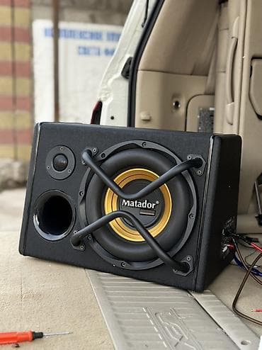 Активный автомобильный сабвуфер Matador в корпусе с фазоинвертором