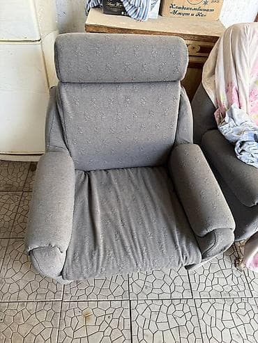 small table: Прямой диван, Б/у — 3
