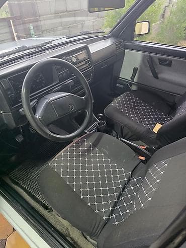 Volkswagen Jetta: 1989 г., 1.8 л, Кол менен иштөөчү, Бензин, Седан — 4