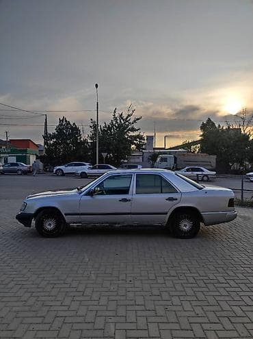 полики на 124: Mercedes-Benz W124: 1989 г., 2.3 л, Бензин, Седан — 3