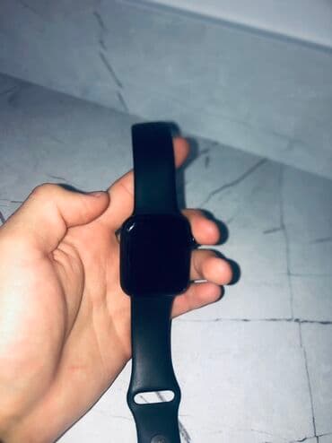 ретми 9 а: Смарт-часы в классическом черном цвете с прямоугольным корпусом и — 1