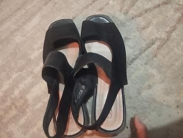 сланцы тапочки: Каждый по 200 сом . Размер 37-38. В хорошем состоянии — 2