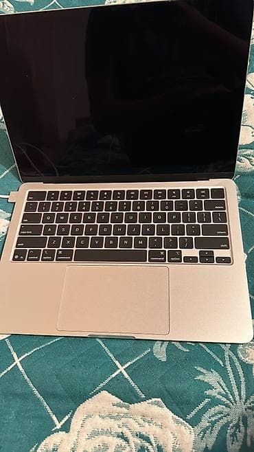 Компьютеры, ноутбуки и планшеты: Apple MacBook Air 13" (чип Apple M4) Характеристики: - Экран 13.6" — 3