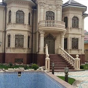 особняк хата: Просторный загородный дом в классическом стиле с бассейном и — 1