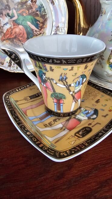 старые посуды: Менажница белая- 1 штука, с рисунком листьев - 1600, кобальт — 7