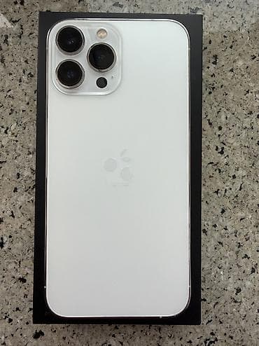 ring light: IPhone 13 Pro Max — 1