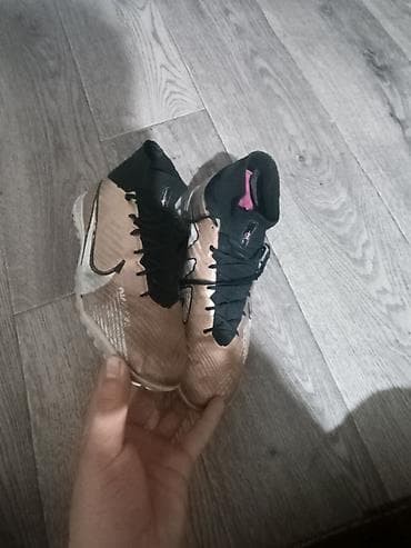 гитара класика: Футбольные бутсы/сороконожки Nike с носком-манжетой 38 размер срочно — 2