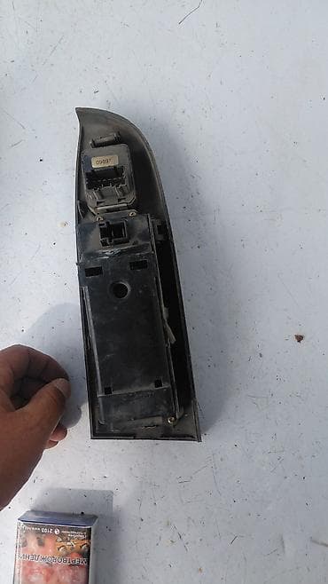коробка аккорд 6 2 0: Сenter console Honda 2000 г., Б/у, Оригинал — 2