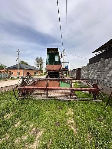 камбайн риса уборишни: Продаётся комбайн для уборки люцерны. Все заводское, включая жатку — 6