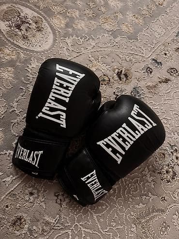 Боксерские перчатки Everlast, цвет черный
брал за 3500 
носил 2-3 раза
