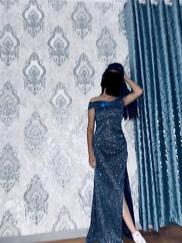 платье красное: Девочки обе платья носила только один раз🥹 покупала дорого Обе — 3