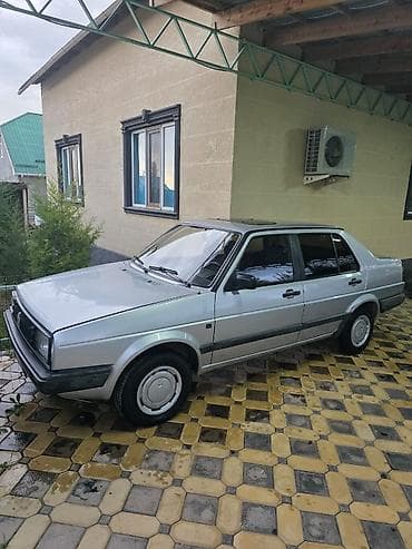Volkswagen Jetta: 1989 г., 1.8 л, Кол менен иштөөчү, Бензин, Седан — 1