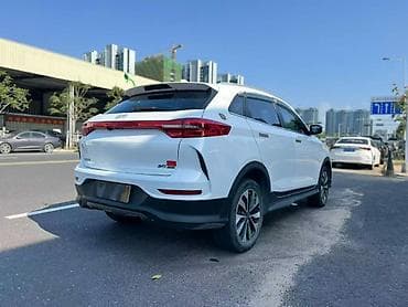 yuan plus byd: JMEV : 2022 г., Электромобиль, Кроссовер — 3