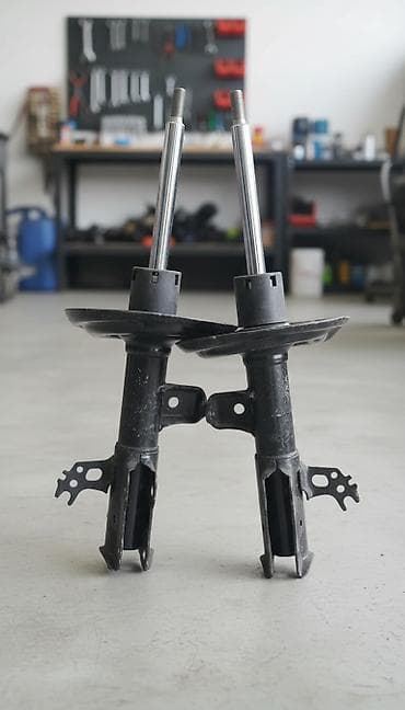 Передний амортизатор, Передняя пружина амортизатора Toyota Б/у, Оригинал