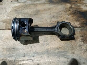 меняю доплатой мне: Поршни Nissan Б/у, Оригинал, Япония — 2