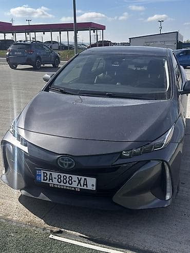 Toyota Prius: 2020 г., Автомат, Гибрид, Хэтчбэк at lalafo.kg Toyota Prius: 2020 г., Автомат, Гибрид, Хэтчбэк