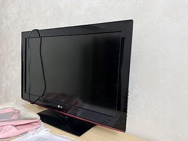 Телевизор LG, диагональ 32". ЖК‑панель с глянцевой рамкой, настольная
