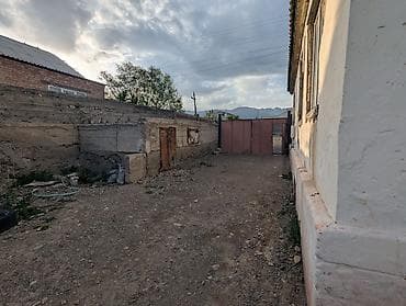 продается кашара: Дом с подвалом с участком 6 соток по адресу Светлая 55 - Одноэтажный — 2