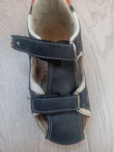 распродажа фирменной обуви: Продаются б.у сандали 26 размер 6 мкр.100 сом,кроссовки б.у 350 с — 3