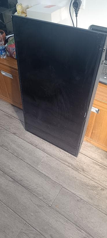 Бекерге берем: Телевизор Hisense с разбитой матрицей. Отдам за 2л масла. Район — 1