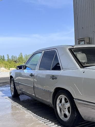 масквич ош: Mercedes-Benz W124: 1994 г., 2 л, Кол менен иштөөчү, Дизель, Седан — 2