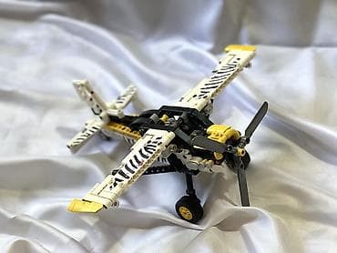 Конструктор LEGO Technic «Самолёт» (модель с зебровыми наклейками) - at lalafo.kg Конструктор LEGO Technic «Самолёт» (модель с зебровыми наклейками) -