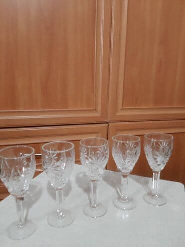 Другие товары для кухни: 1) Продам рюмки хрустальные, маленькие, высотой около 12 см, 5 штук. И — 5