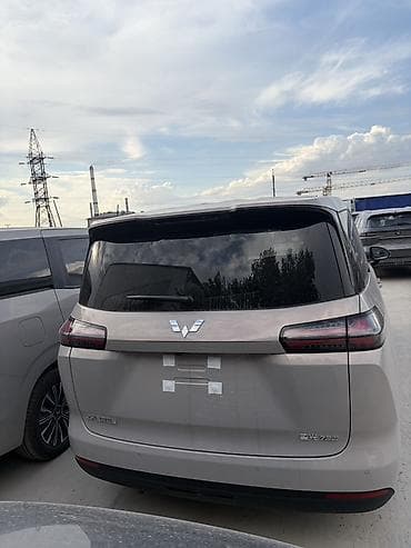 капитан: Wuling Starlight 730 EV。7‑местный семейный MPV. Кузов и дизайн: - — 2