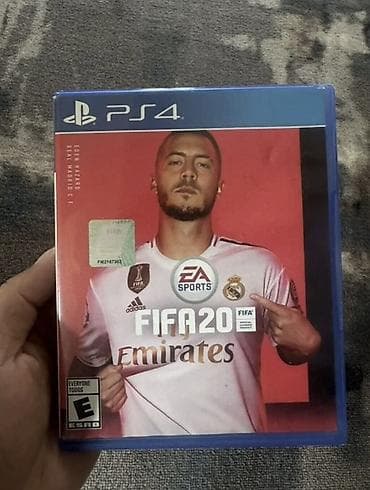 aphone 6: PlayStation 4 (оригинальная версия, «fat») с двумя геймпадами — 3