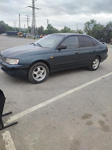 Toyota Carina E: 1995 г., 1.6 л, Кол менен иштөөчү, Бензин, Хетчбек