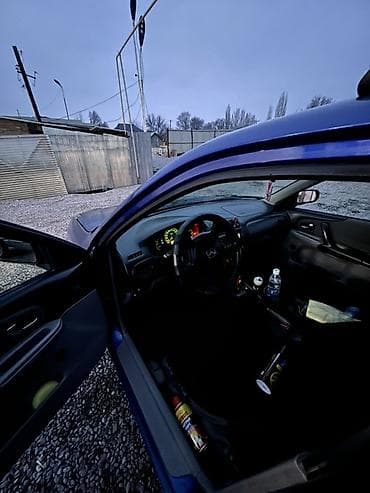 кытай мото: Mazda 323: 2000 г., 2 л, Кол менен иштөөчү, Дизель, Хетчбек — 2