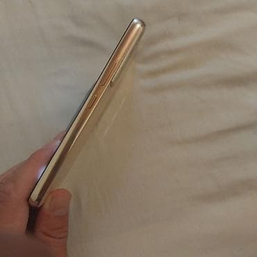 Техника и электроника: Samsung Galaxy S22, Б/у, 128 ГБ, цвет - Бежевый, 2 SIM — 6