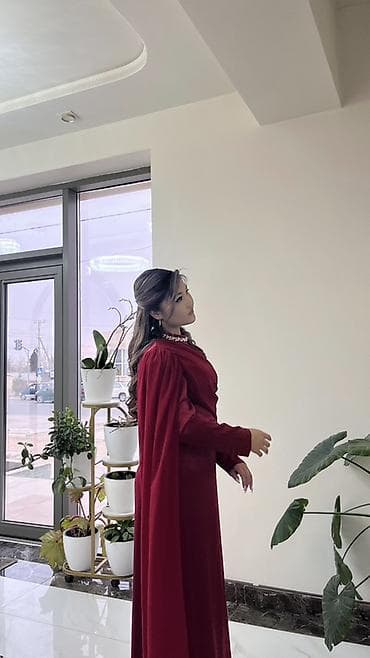 versace bright crystal: Вечернее платье в бордовом цвете. Выход один - Длина: макси, прямой — 2