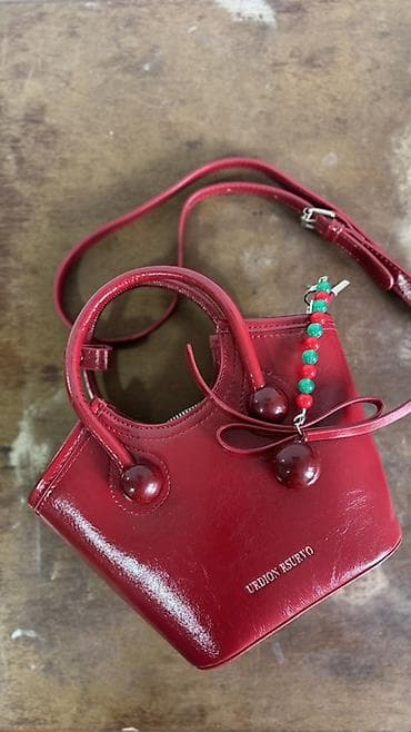 hoco y1: Маленькие сумочки на выход 
1000с каждая. Абсолютно новые — 2