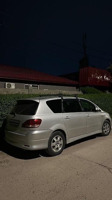 Toyota Ipsum: 2001 г., 2.4 л, Автомат, Газ, Минивэн