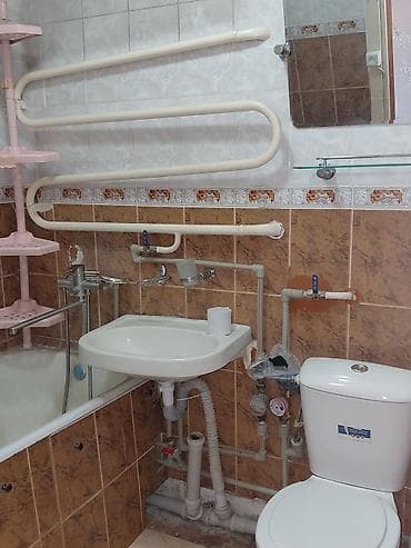 6 микрорайон квартиры: 1 комната, 30 м², 6 мкр 104 серия, 4 этаж, Требуется ремонт — 7