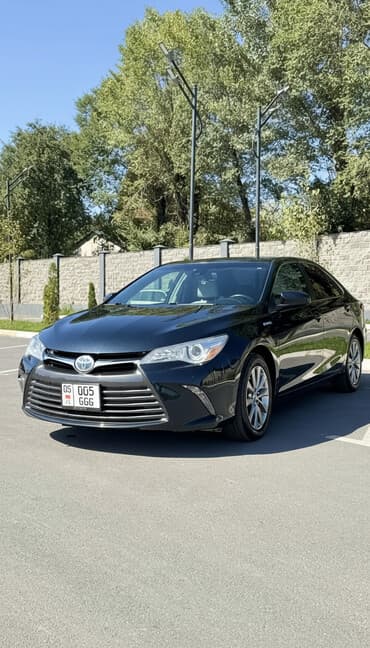 срочно продам авто в связи с переездом: Toyota Camry: 2017 г., 2.5 л, Автомат, Гибрид, Седан — 1