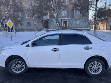 електро авто: Седан белого цвета, 4 двери, тонированные стекла. Литые диски, зимние — 4