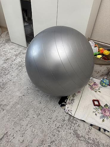 Фитбол (гимнастический мяч) серебристого цвета. - Диаметр