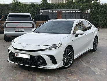 Toyota Camry: 2025 г., 2 л, Автомат, Гибрид, Седан — 1