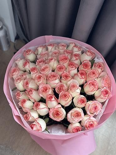 фиалки ош: Свежие розы 70 см длинные
- Количество роз: 51 шт. в одном букете — 2