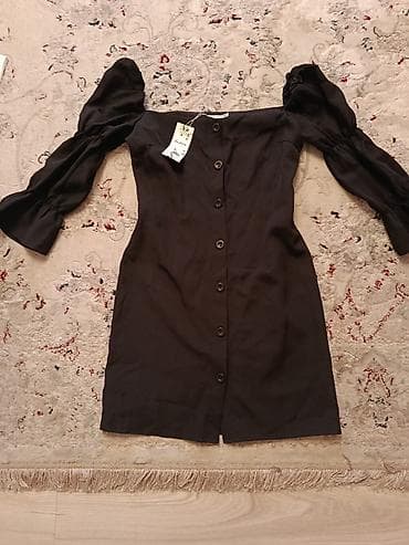 lining 38: Бархатное платье мини с открытыми плечами и пышными рукавами размер — 3