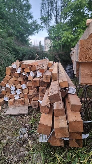 Продается деревянные квадратные брусья обрезные. Размеры 80ммх80мм;