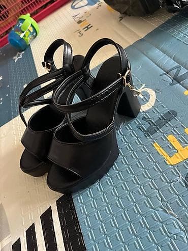 Сапоги: Женские босоножки на устойчивом каблуке Абсолютно новые,по размеру не — 1