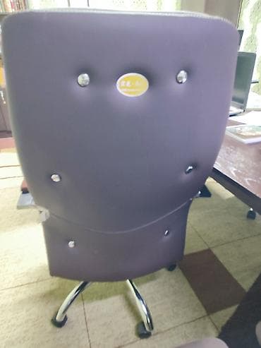 кресло кожаное офисное: Офисное кресло, С колесиками, цвет - Черный, Экокожа — 7