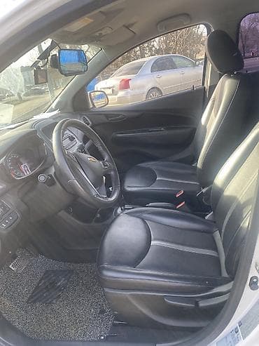 на авто: Chevrolet Spark: 2019 г., 1 л, Автомат, Бензин, Седан — 5