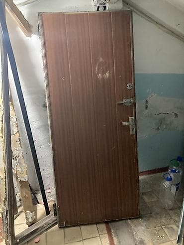 Дверь входная деревянная б/у без рамы бесплатно, самовывоз