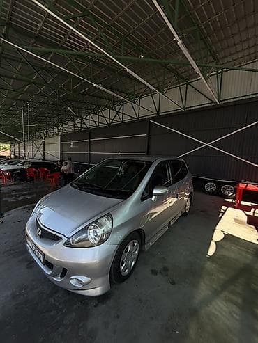 2 4 д: Honda Fit: 2004 г., Автомат, Бензин, Хэтчбэк — 2